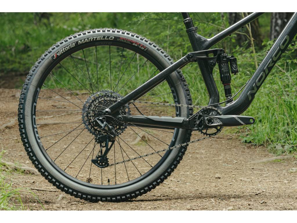 NORCO celoodpružené kolo Fluid C2 Black/Chrome 29