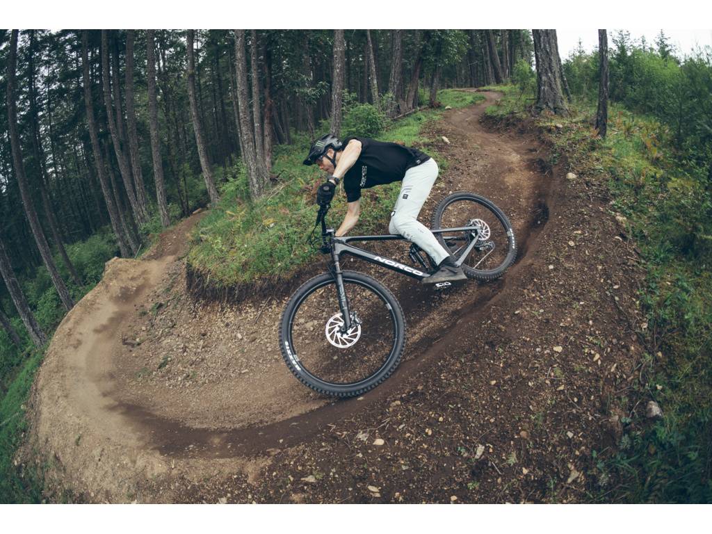 NORCO celoodpružené kolo Fluid C2 Black/Chrome 29