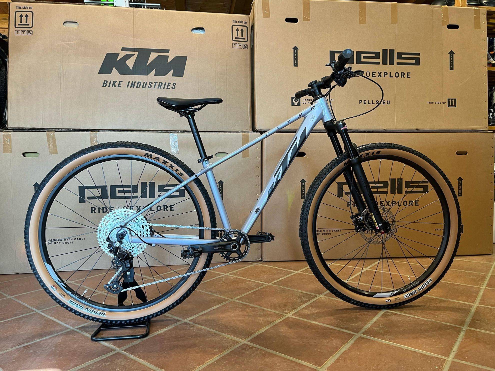 Dámské sportovní kolo KTM Ultra Glorious 29 meek grey matte/black