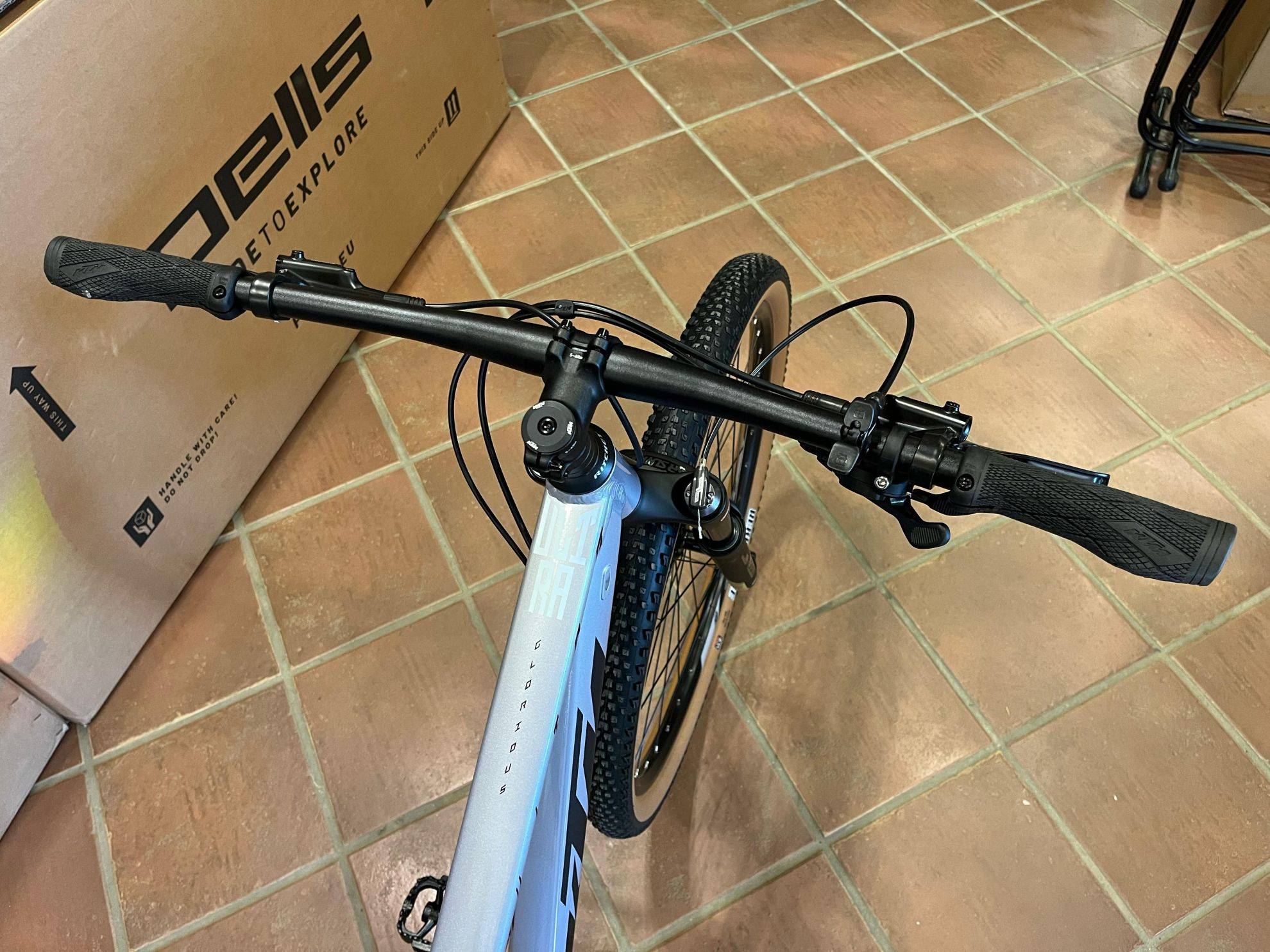 Dámské sportovní kolo KTM Ultra Glorious 29 meek grey matte/black