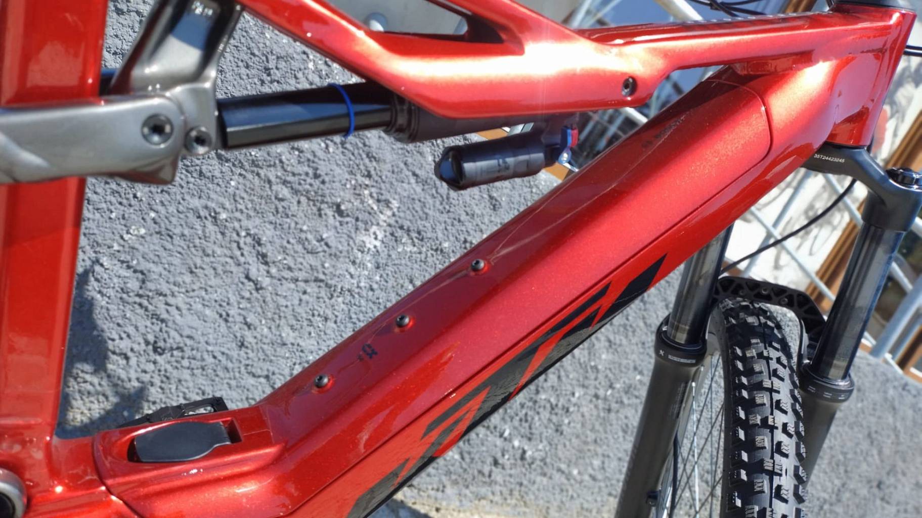 KTM elektrokolo KAPOHO PRO LTD (S) CHROME RED (GREY+BLACK+WHITE)