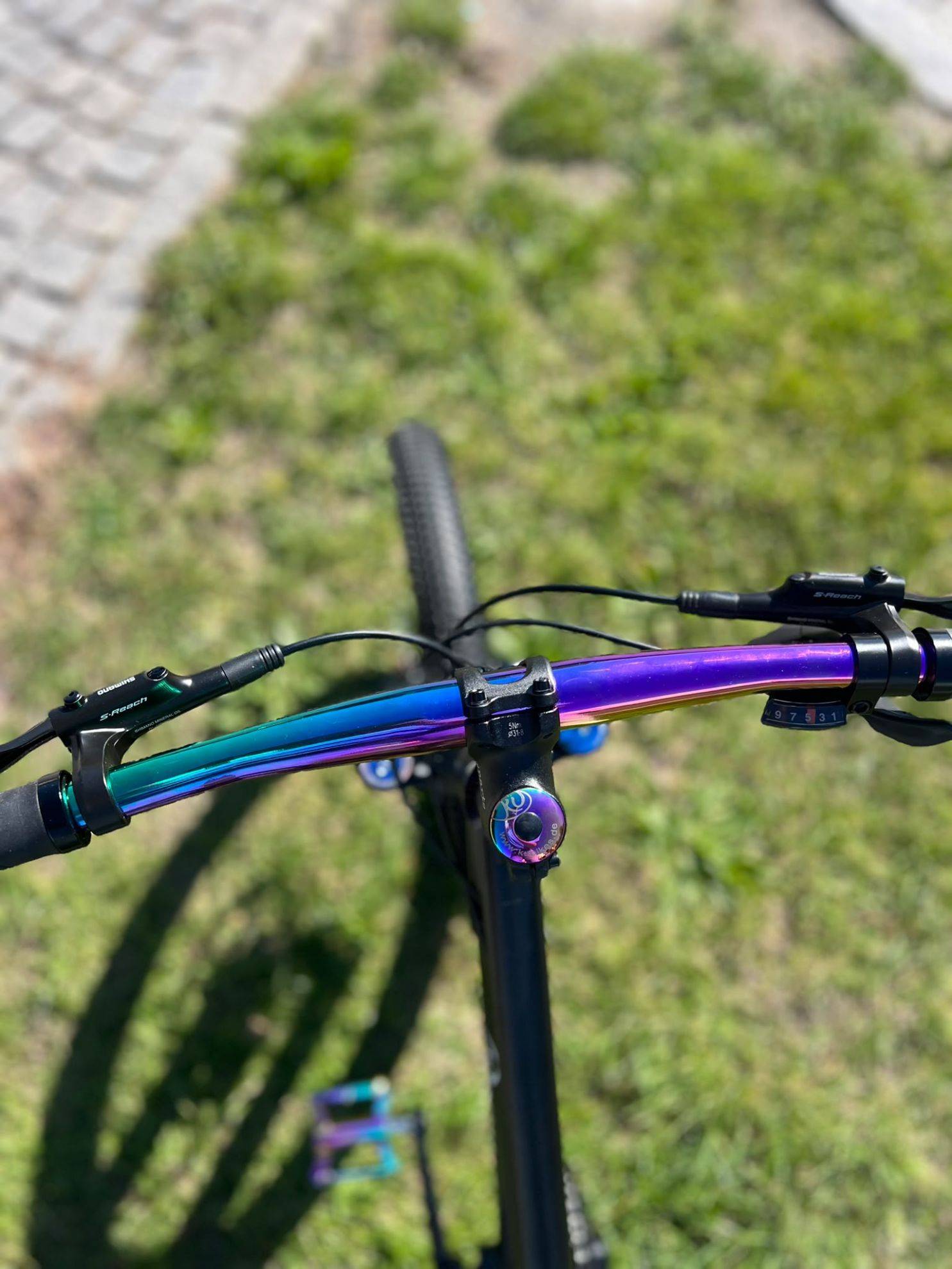 KUBIKES dětské kolo 20S MTB Disc Black - laser rainbow