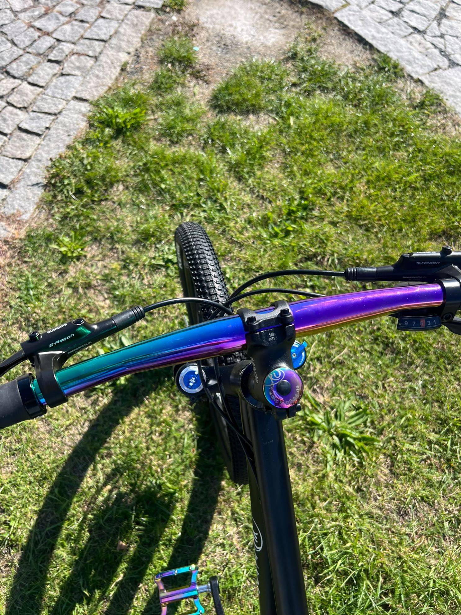 KUBIKES dětské kolo 20S MTB Disc Black - laser rainbow