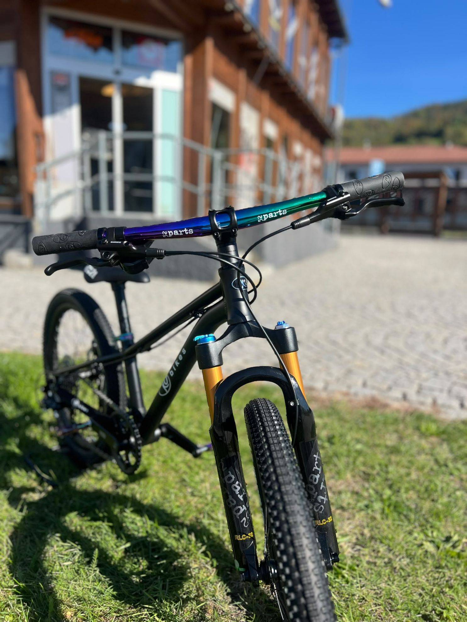KUBIKES dětské kolo 20S MTB Disc Black - laser rainbow