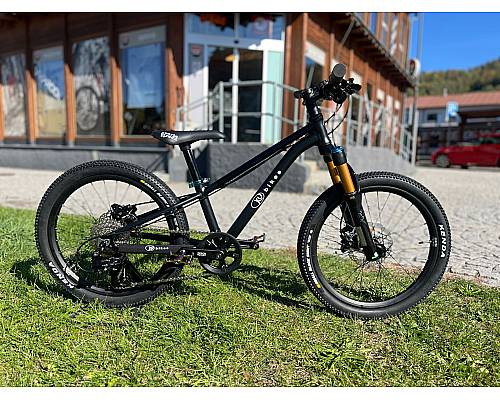 KUBIKES dětské kolo 20S MTB Disc Black - laser rainbow